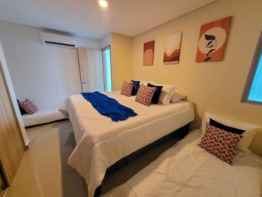 Spectacular*2bed*balcony* Ac*near Montu 1404b *